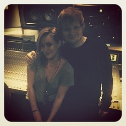 Hilary Duff: Ca y est c'est fait et c'était vraiment cool !. Enregistrement avec @edsheeran ce soir!