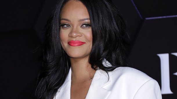 Rihanna revient sur ses débuts  pour ses 15 ans de carrière : "J'ai l'impression que c'était hier"