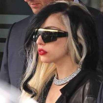 Lady Gaga et son nouveau look beauté à Paris