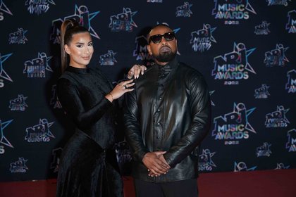 Alonzo et sa femme - Tapis Rouge des NRJ Music Awards 2022