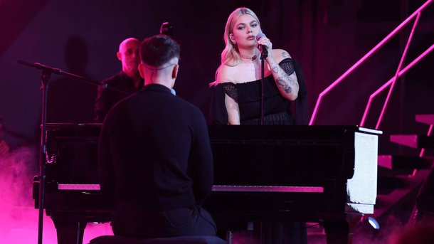 Louane a bientôt 25 ans! Zoom sur ses débuts de carrière