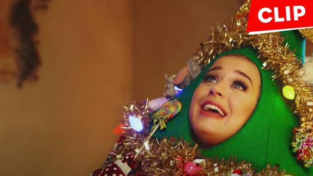 Katy Perry déguisée en sapin pour le clip de «I'll Be Home For Christmas»