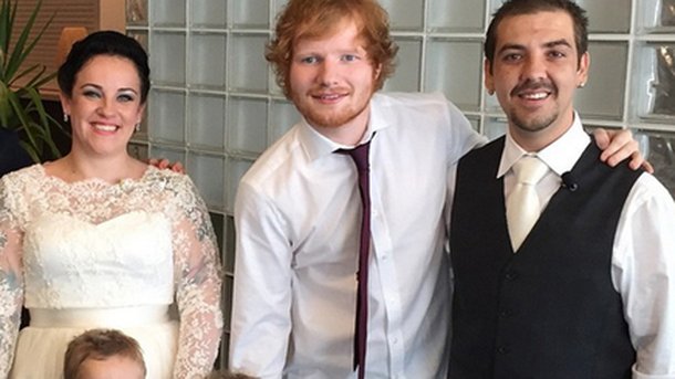 Ed Sheeran s'invite à un mariage !