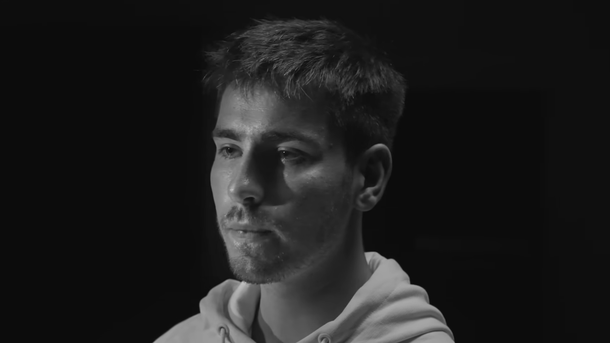 Julien (« Star Academy ») sort son premier clip « Encore une fois »