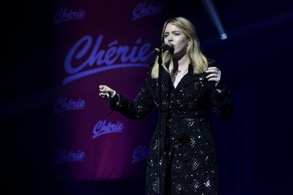 Clare Maguire offre une prestation pleine d'émotion