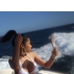 Nicki Minaj : séance photo sexy en bikini