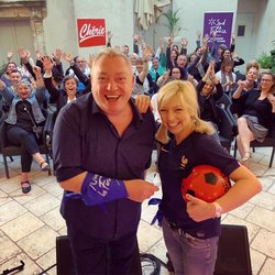 En direct de Nîmes avec Pascal Obispo. On oublie pas de supporter les Bleues pour le premier match de la Coupe du Monde Féminine ce soir !