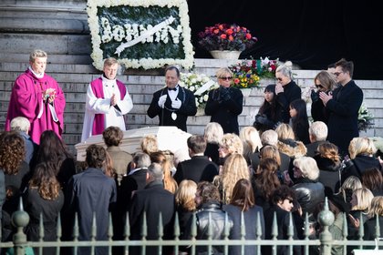 Johnny Hallyday - Emmanuel et Brigitte Macron, Laetitia Hallyday et ses enfants