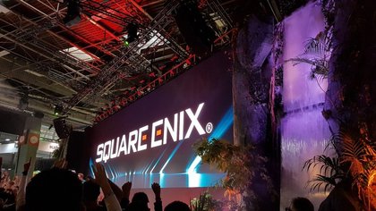 Le stand de Square Enix a une belle fontaine. Oui, une fontaine !
