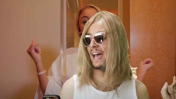 Vianney dans la peau de Wejdene dans le «Blindtest des synonymes» de McFly et Carlito