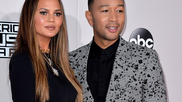 John Legend: sa femme, Chrissy Teigen, est son chef personnel en tournée!