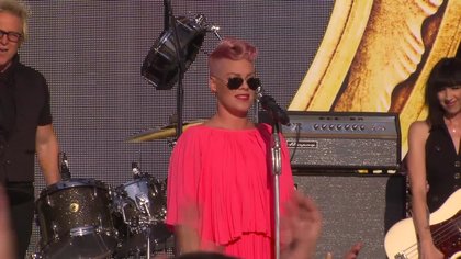 Showcase de Pink à Los Angeles pour la sortie du film "Alice de l'autre côté du miroir"