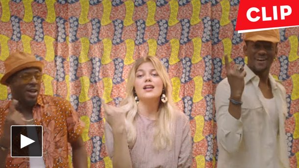 Louane en duo avec Toofan sur leur clip «La vie là-bas»