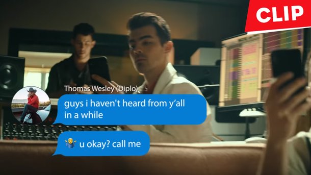 Les Jonas Brothers et Diplo dévoilent leur amitié dans «Lonely»!