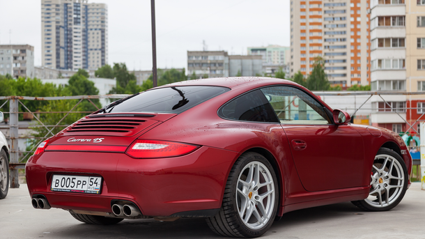 Les infos du Réveil Chérie : une auto-école propose des cours de conduite à bord d'une Porsche