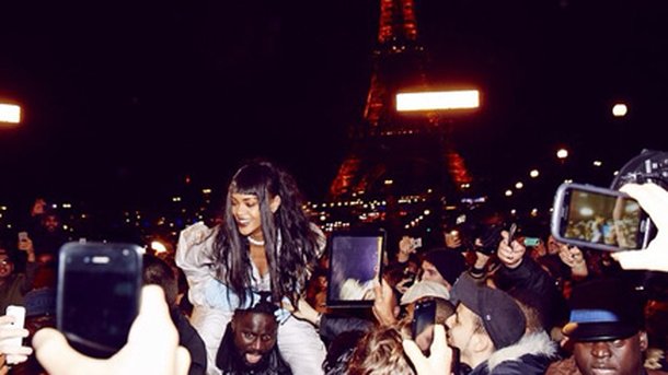 Rihanna provoque l'hysterie à Paris!