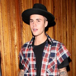 Justin Bieber arrive au club "The Nice Guy"