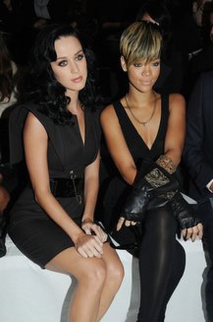 Katy Perry et Rihanna lors de la Fashion Week de Paris en octobre 2009