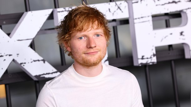 Ed Sheeran méconnaissable dans la comédie déjantée « Sumotherhood »