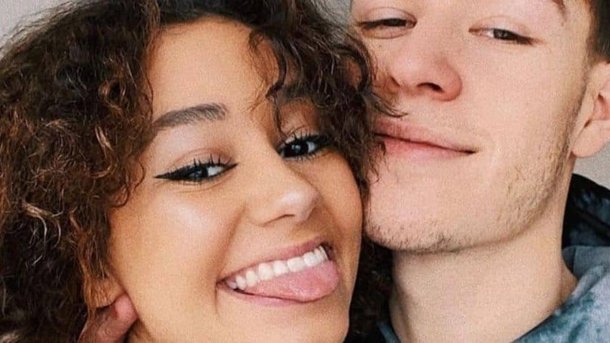 Léna Situations et Seb la Frite toujours en couple? Ils étaient ensemble en Corse!