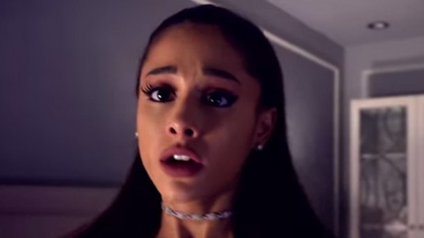 Ariana Grande terrifiée dans le trailer de « Scream Queens » !