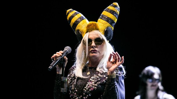 Zoom sur ces artistes qui ont repris "Call Me", le tube de Blondie