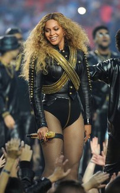 Beyoncé, Chris Martin et Bruno Mars lors de la mi-temps du Superbowl!