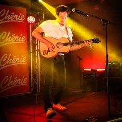 Vianney sur la scène du Concert privé Pop Love