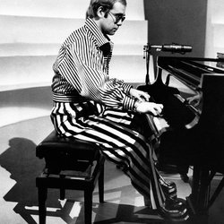 Elton John : Le roi des rayures