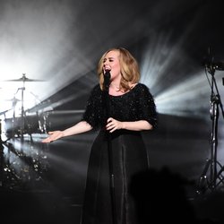 Adele sur scène - NRJ Music Awards 2015