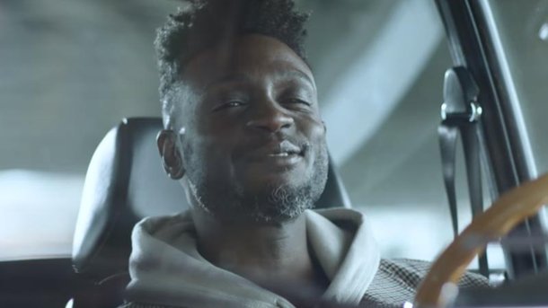 Corneille dévoile le clip de son nouveau single «Sign Your Name»