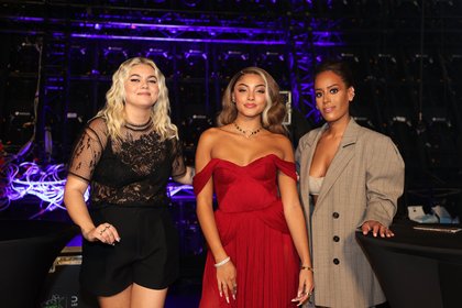 Louane, Wejdene et Amel Bent - Backstage NRJ Music Awards Paris Edition