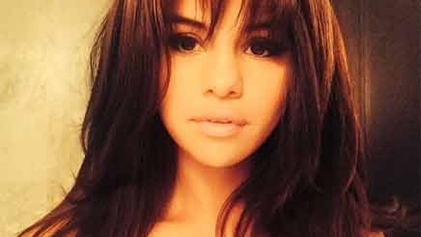 Selena Gomez : topless pour un nouveau shooting photo!