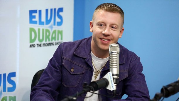 Zoom sur Shark Face Gang, la marque de vêtements de Macklemore