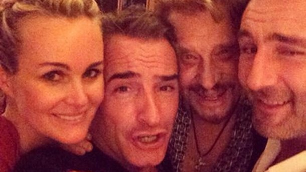 Johnny Hallyday célèbre la nouvelle année avec Jean Dujardin !