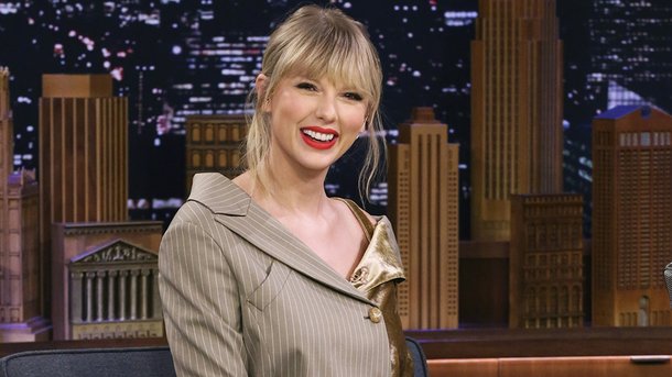 Taylor Swift: une hilarante vidéo d’elle après une opération des yeux diffusée à la télévision