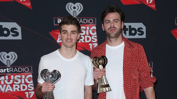 Les Chainsmokers s’incrustent à un bal de promo!