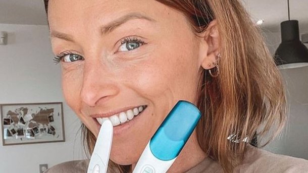 L’atelier de Roxane enceinte: attend-elle une fille ou un garçon?