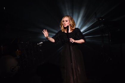 Adele sur scène - NRJ Music Awards 2015