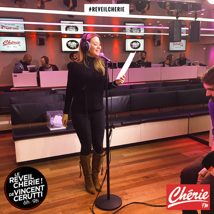 Stéphanie chante pour son anniversaire