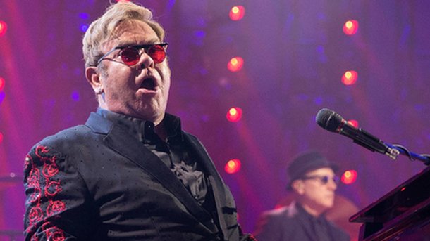 Elton John : un énorme contrat pour son autobiographie!