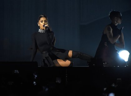 Ariana Grande : une prestation riche en émotions à Paris