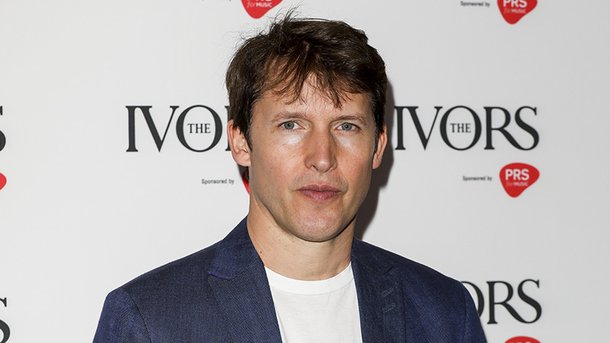 James Blunt revient avec son titre romantique «Cold»