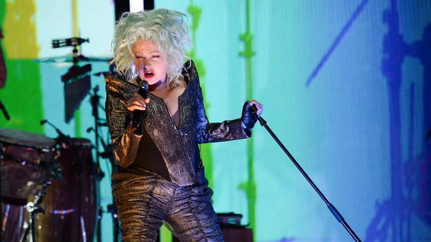Cyndi Lauper enchante ses fans avec sa tournée "Girls just wanna have fun"
