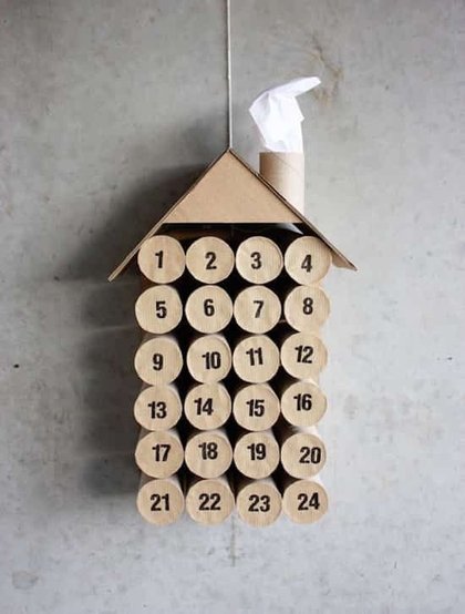 Un calendrier rouleaux de papier toilettes recyclé