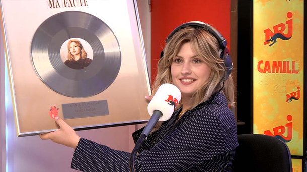 Surprise ! Camille Combal remet un single de platine à Marine pour "Ma Faute"