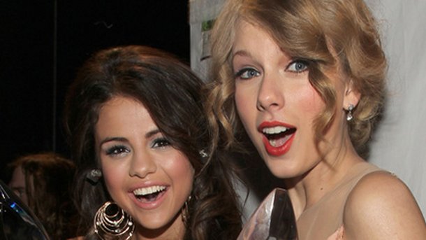 Taylor Swift aide Selena Gomez à écrire de nouveaux sons!