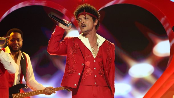 Bruno Mars : quand la star imitait Elvis Presley comme personne