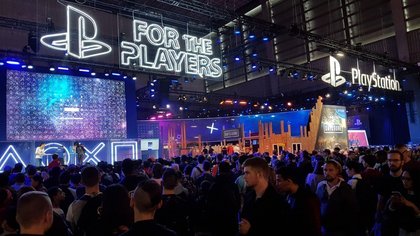 Des shows et démos en Live sont régulièrement visibles sur le stand de Sony.