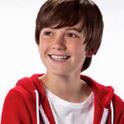 Greyson Chance: le clip de "Hold On Till the Night"